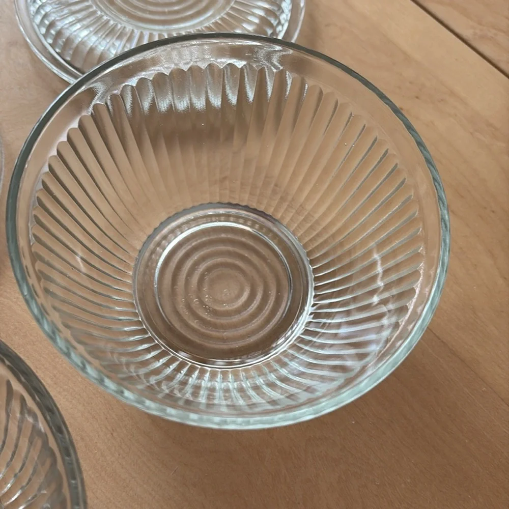 Vintage Set of Two Anchor Hocking Glass Refrigerator Storage Dishes With Lid.